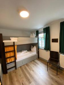 Hostel Balingen客房内的一张或多张床位