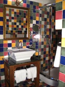 Kylpyhuone majoituspaikassa Casa Rozelor
