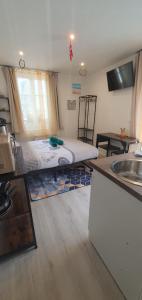 Ένα ή περισσότερα κρεβάτια σε δωμάτιο στο Petit STUDIO COCO, CHAMONIX HYPER CENTRE