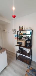 Η κουζίνα ή μικρή κουζίνα στο Petit STUDIO COCO, CHAMONIX HYPER CENTRE +2 φωτογραφίες