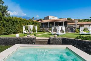 Bazén v ubytování Kepos Etna Relais & Exclusive Spa nebo v jeho okolí