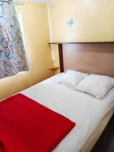 Postel nebo postele na pokoji v ubytování Camping la Chicanette + 37 fotografií