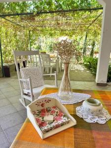 Κήπος έξω από το Apartment by the Church on Olib