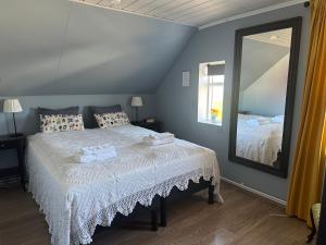 Postel nebo postele na pokoji v ubytování Helluland Guesthouse
