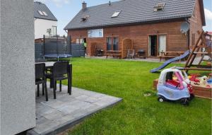 Ο χώρος παιχνιδιού για παιδιά στο Amazing Home In Grzybowo With Kitchen +7 φωτογραφίες