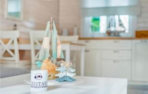 Η κουζίνα ή μικρή κουζίνα στο Gorgeous Home In Miedzywodzie With Wifi
