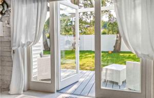 Κήπος έξω από το Gorgeous Home In Miedzywodzie With Wifi