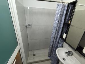 Koupelna v ubytování LiveAlbania Korçë Guesthouse