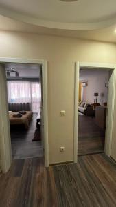 Postel nebo postele na pokoji v ubytování John Apartment 2