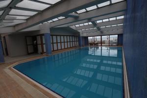 a large swimming pool with blue water at Hotel Eken Prestige in Bandırma