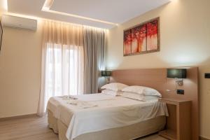 Postel nebo postele na pokoji v ubytování Platanias Aetheras Beach
