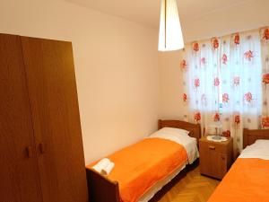 Postel nebo postele na pokoji v ubytování Apartment Bile - close to the beach, shops, airport