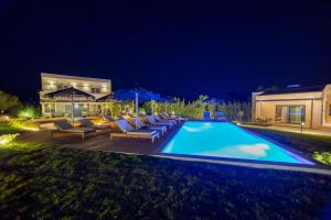 Πισίνα στο ή κοντά στο Terra Holiday Homes