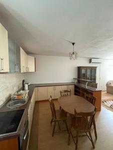 Η κουζίνα ή μικρή κουζίνα στο Guest House Milla