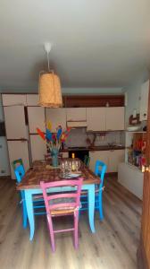 A kitchen or kitchenette at Appartamento Tre Angeli a pochi passi dal mare
