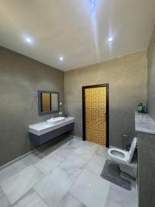 Un baño de Villa Beni Mejmel avec vue exceptionnelle