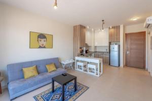 Kuchyň nebo kuchyňský kout v ubytování Sunny 1BR Retreat Newest Project Shedwan El Gouna Lagoon & Pool