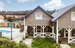 Bazén v ubytovaní Pet Friendly Home In Karwia alebo v jeho blízkosti