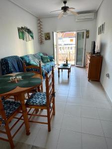 Posedenie v ubytovaní Apartment in La Mata Parquemar