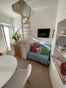 a living room with a blue couch with colorful pillows at La torretta nel borgo in Ronciglione