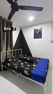Postel nebo postele na pokoji v ubytování Triangle Cottage Jerteh Besut