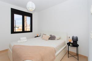 En eller flere senge i et værelse på Villa el raso + 26 billeder