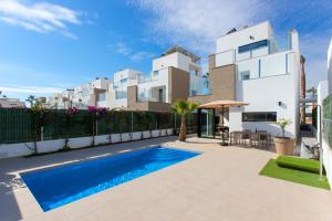 Swimmingpoolen hos eller tæt på Villa el raso