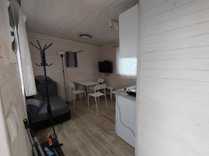a small kitchen and dining room in a tiny house at Domek "Marla 1" in Żelistrzewo