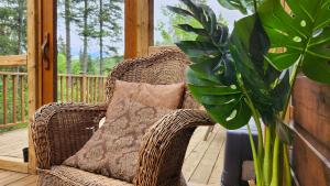 Posezení v ubytování Chalet des Sources SPA Gazebo panoramique