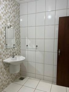 Et badeværelse på Casa espaçosa em americana