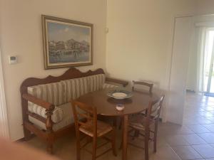 Fotografie z fotogalerie ubytování sxinias pool villa v destinaci Panayía Mesosporítissa + 4 fotografie