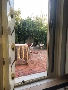 Rõdu või terrass majutusasutuses Vila Violeta 2