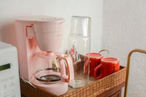 a counter with a pink mixer and cups on it at Petit Mesón (Pet Friendly Hotel) in Valle de Bravo