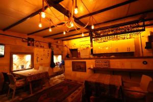 A television and/or entertainment centre at Lucky Luke Stone House
