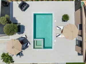 Πισίνα στο ή κοντά στο Luxury Waterfalls Villa Nidri Privet Pool Jaccuzi