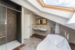 Koupelna v ubytování Hotel Doriguzzi + 37 fotografií