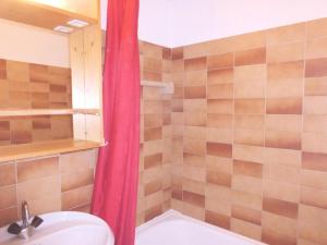 Zdjęcie z galerii obiektu Résidence Le Lac Blanc - Appartement 2 pièces cabine aux pieds des pistes et des commerces à 1850m d'altitude. MAE-1737 w mieście Les Allues