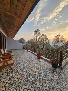 Balkón nebo terasa v ubytování ilika Resort, Pauri