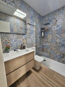 A bathroom at Cosy 1 Bedroom Bungalow Apartment Még 12 kép