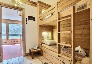 Posteľ alebo postele v izbe v ubytovaní Résidence Le Bec Rouge - Joli studio rénové avec goût pour 4 personnes à Tignes ski aux pieds et proche des commerces dans le quartier du Lac. Appartemen MAE-2094
