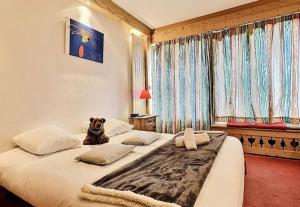 Posteľ alebo postele v izbe v ubytovaní Résidence Le Bec Rouge - Joli studio rénové avec goût pour 4 personnes à Tignes ski aux pieds et proche des commerces dans le quartier du Lac. Appartemen MAE-2094