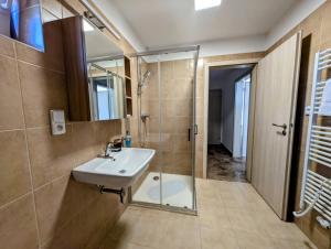 Kúpeľňa v ubytovaní Rodinné apartmány Dobrné