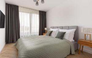 Ένα ή περισσότερα κρεβάτια σε δωμάτιο στο Awesome Apartment In Gdynia With Wifi +2 φωτογραφίες