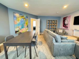 TV a/nebo společenská místnost v ubytování The Art House 8 Galway