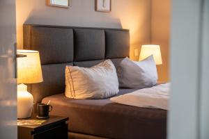 a bedroom with a bed with two pillows on it at HIRSCH Apartment Luchs - zentral - modern - groß in Bad Harzburg