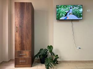 TV a/nebo společenská místnost v ubytování CityGem - 2 Bedrooms 2 Bath