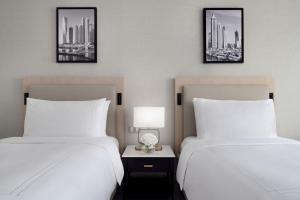 Uma cama ou camas num quarto em JW Marriott Hotel Marina