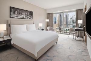 Uma cama ou camas num quarto em JW Marriott Hotel Marina