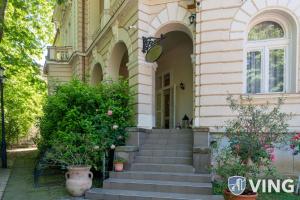 Afbeelding uit fotogalerij van Jókai Villa in Siófok