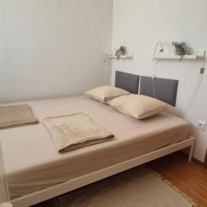 Postel nebo postele na pokoji v ubytování Tia, studio apartman